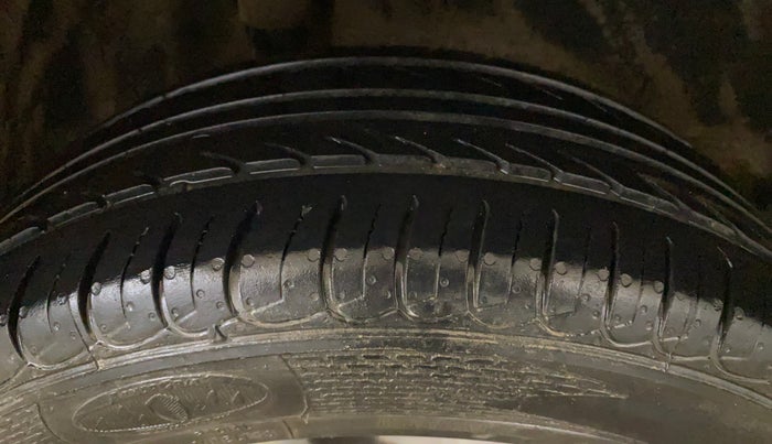 2020 Ford Ecosport TITANIUM 1.5L DIESEL, Diesel, Manual, 1,44,257 km, Right Rear Tyre Tread