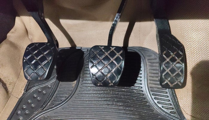 2014 Volkswagen Polo HIGHLINE1.2L, Petrol, Manual, 1,24,334 km, Pedals