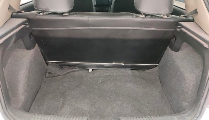 2014 Volkswagen Polo HIGHLINE1.2L, Petrol, Manual, 1,24,334 km, Boot Inside