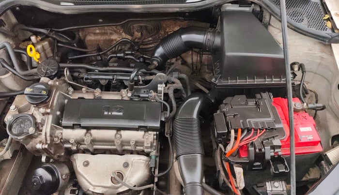 2014 Volkswagen Polo HIGHLINE1.2L, Petrol, Manual, 1,24,334 km, Engine View - Left