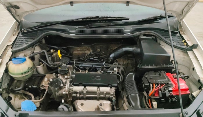 2014 Volkswagen Polo HIGHLINE1.2L, Petrol, Manual, 1,24,334 km, Engine View