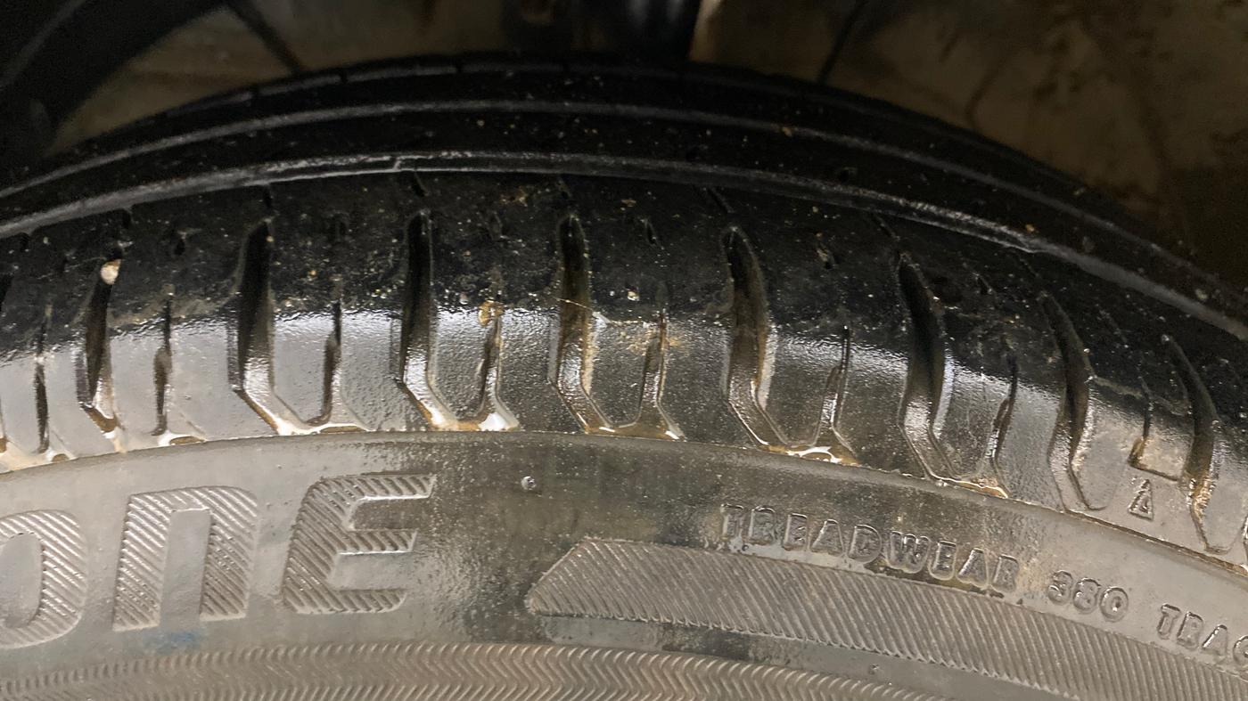 2019 Maruti Swift VXI AMT, Petrol, Automatic, 25,506 km, Left Front Tyre Tread