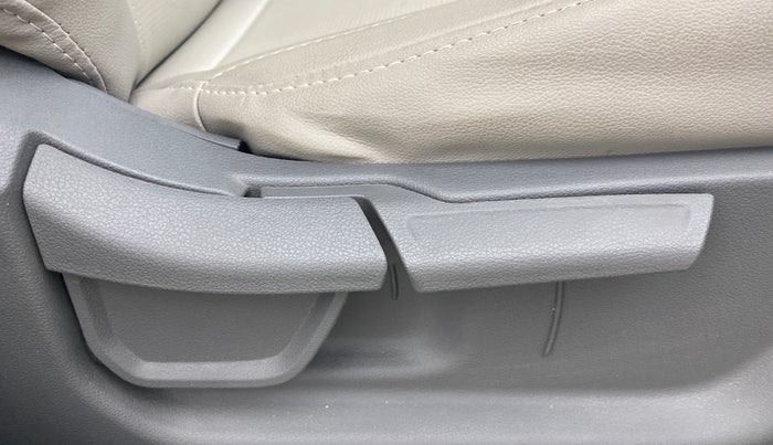 2025 Hyundai Creta 1.5 S (O) MPi iVT, Petrol, Automatic, 3,050 km, Driver Side Adjustment Panel