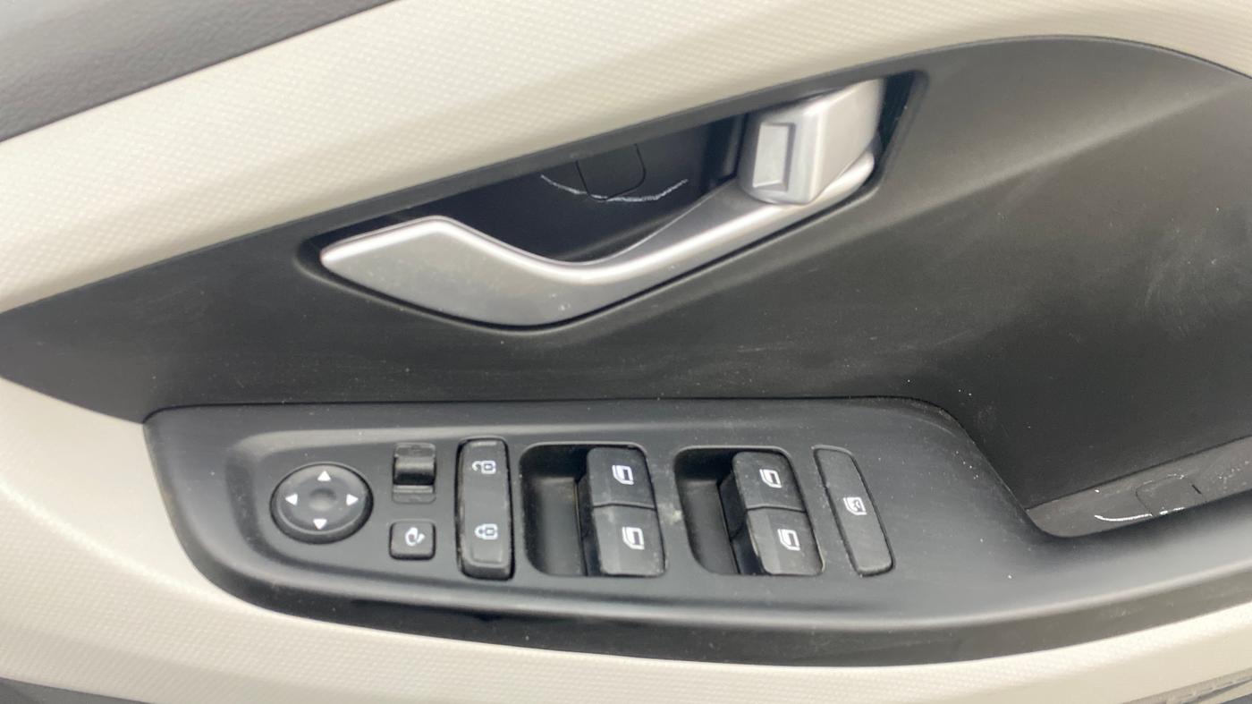 2025 Hyundai Creta 1.5 S (O) MPi iVT, Petrol, Automatic, 3,050 km, Driver Side Door Panels Control