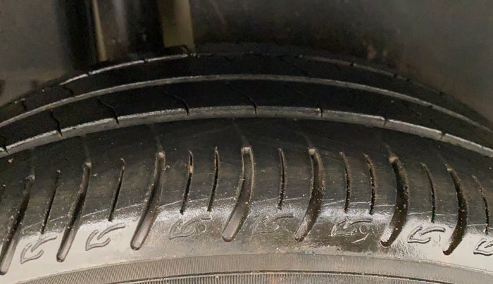 2018 Maruti Ciaz ALPHA DIESEL 1.3, Diesel, Manual, 99,927 km, Right Rear Tyre Tread