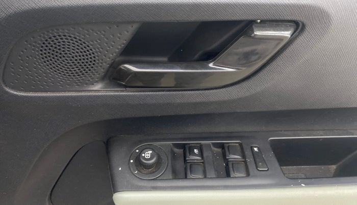 2023 Tata PUNCH ADVENTURE MT, Petrol, Manual, 21,817 km, Driver Side Door Panels Control