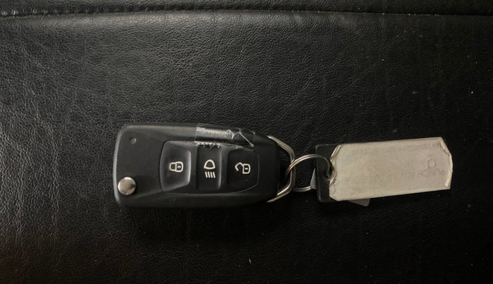 2023 Tata PUNCH ADVENTURE MT, Petrol, Manual, 21,817 km, Key Close Up