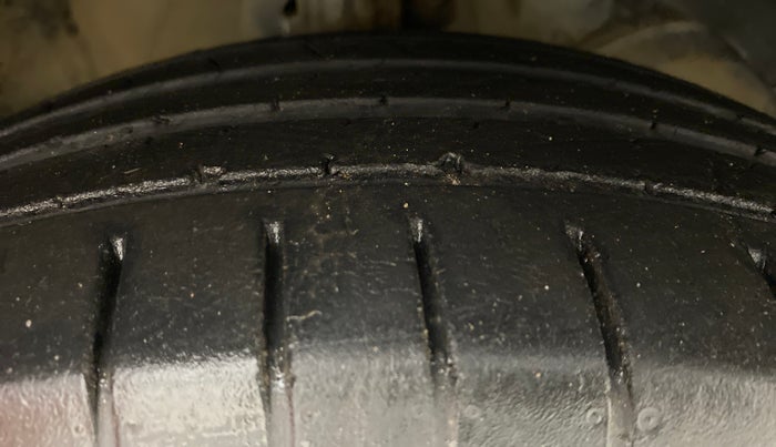2018 Maruti Swift ZXI D, Petrol, Manual, 43,551 km, Right Front Tyre Tread