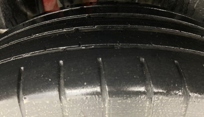 2018 Maruti Swift ZXI D, Petrol, Manual, 43,551 km, Right Rear Tyre Tread