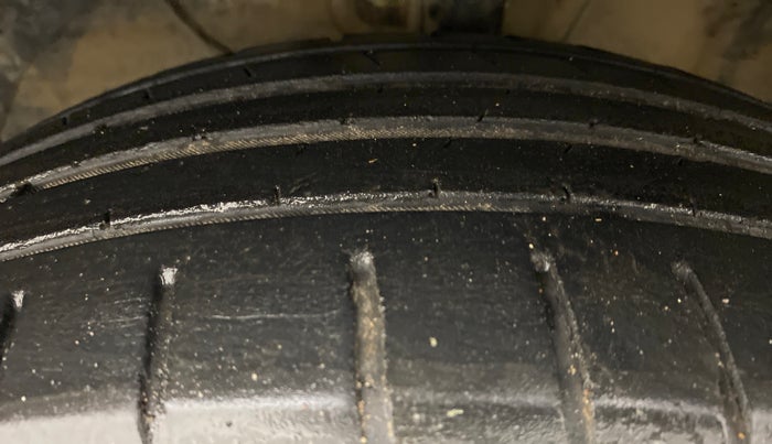 2018 Maruti Swift ZXI D, Petrol, Manual, 43,551 km, Left Front Tyre Tread