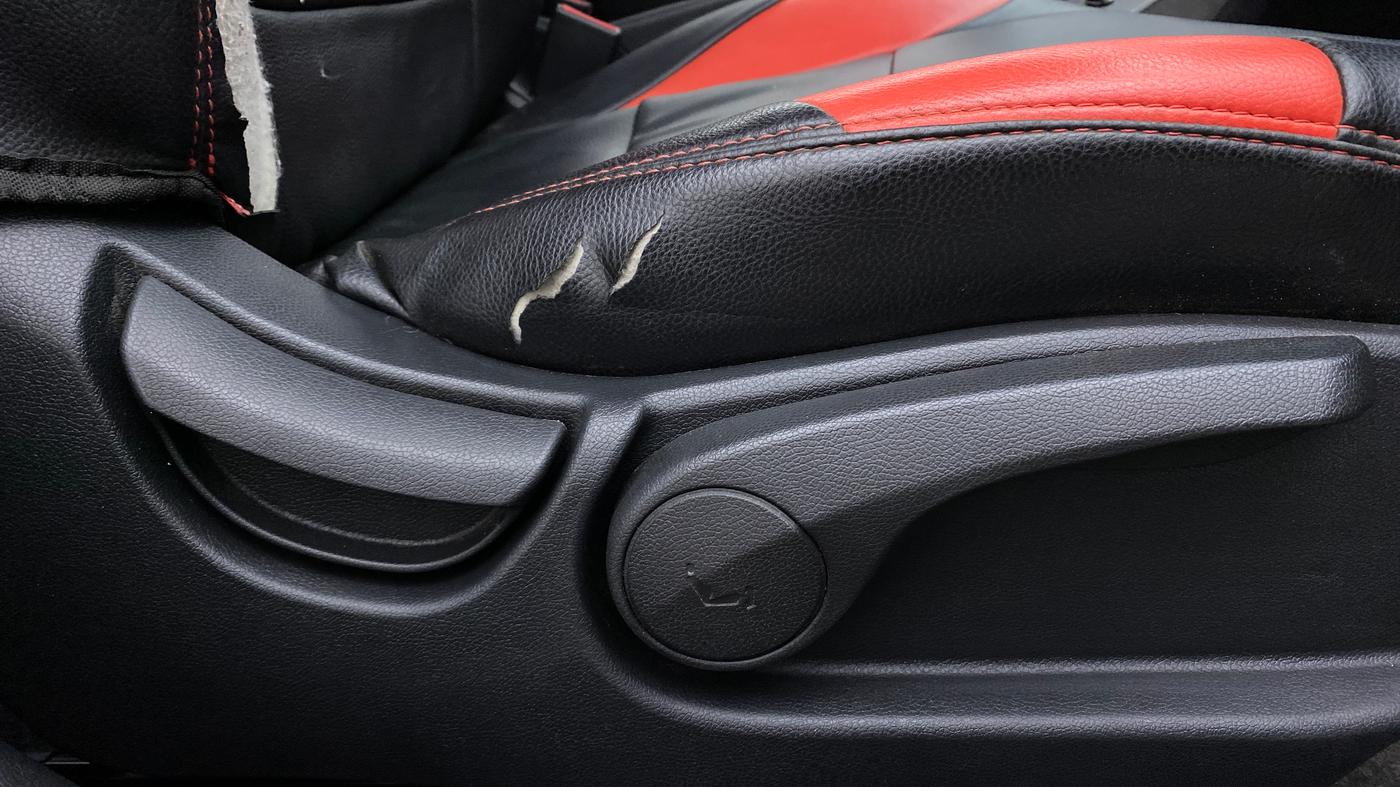 2015 Hyundai New Elantra S 1.6 MT, Diesel, Manual, 44,422 km, Driver Side Adjustment Panel
