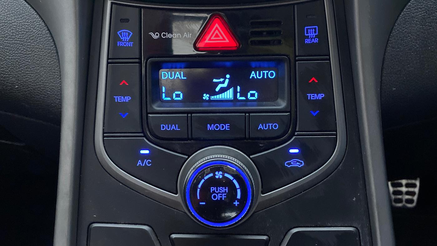 2015 Hyundai New Elantra S 1.6 MT, Diesel, Manual, 44,422 km, Automatic Climate Control