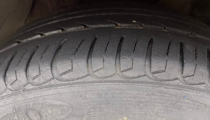 2015 Hyundai New Elantra S 1.6 MT, Diesel, Manual, 44,422 km, Left Front Tyre Tread