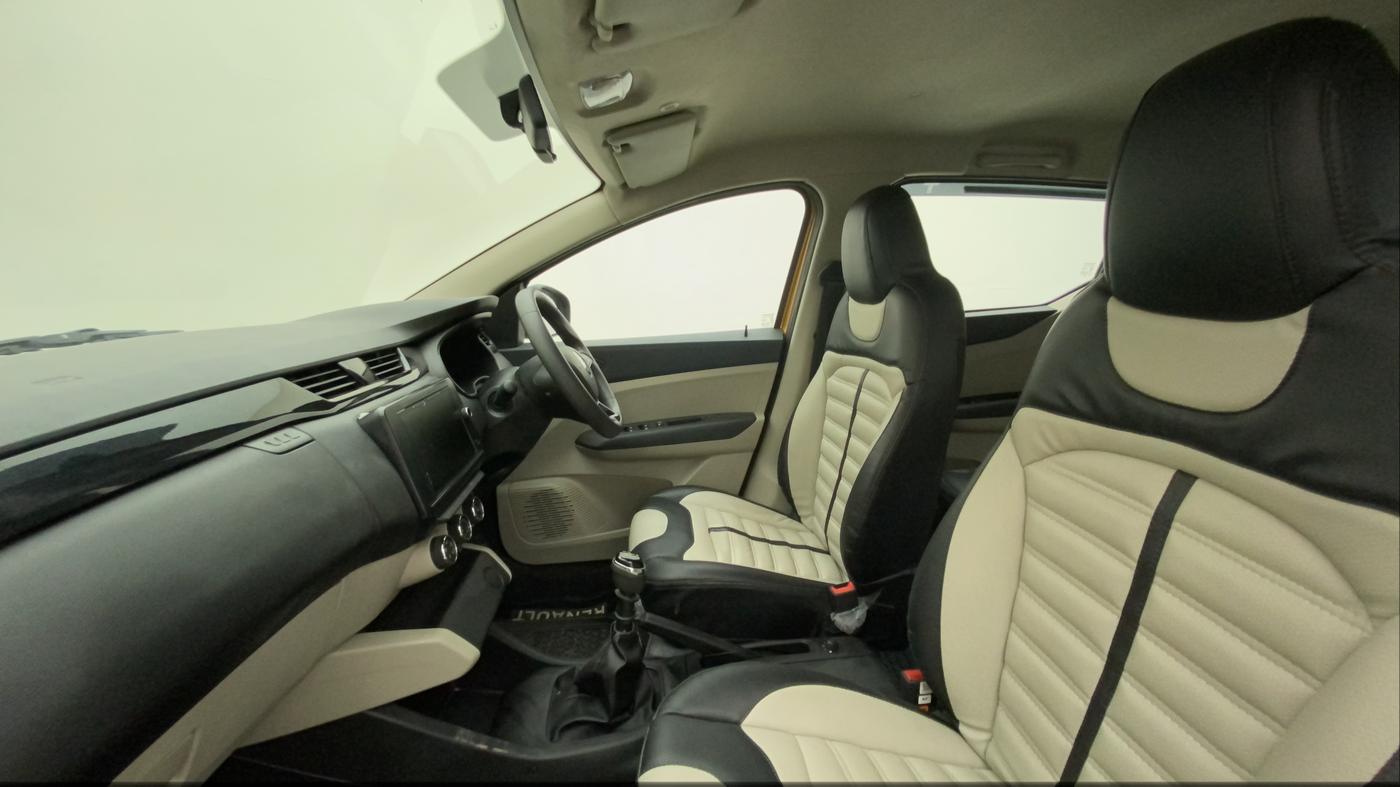 2022 Renault TRIBER RXT, Petrol, Manual, 17,095 km, Right Side Front Door Cabin