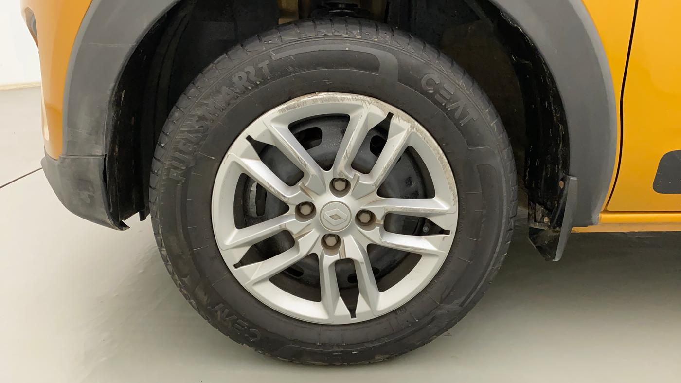 2022 Renault TRIBER RXT, Petrol, Manual, 17,095 km, Left Front Wheel