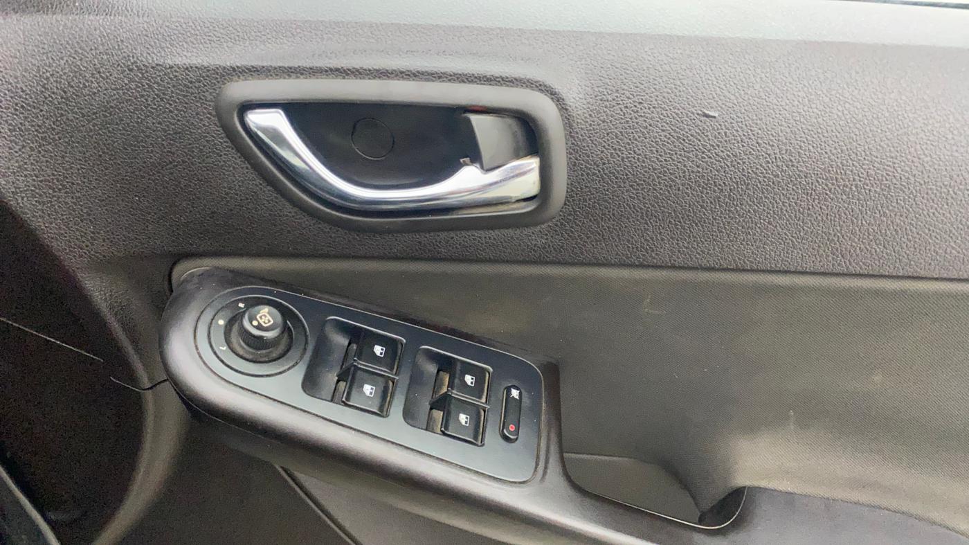 2016 Tata Zest XT 90PS DIESEL, Diesel, Manual, 73,560 km, Driver Side Door Panels Control