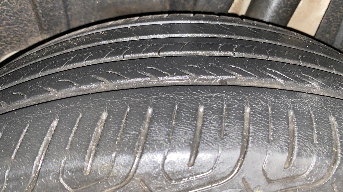 2022 Maruti XL6 ALPHA PLUS AT, Petrol, Automatic, 54,179 km, Left Rear Tyre Tread
