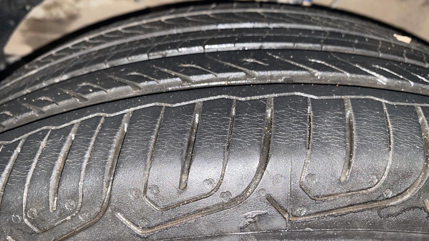 2022 Maruti XL6 ALPHA PLUS AT, Petrol, Automatic, 54,179 km, Left Front Tyre Tread