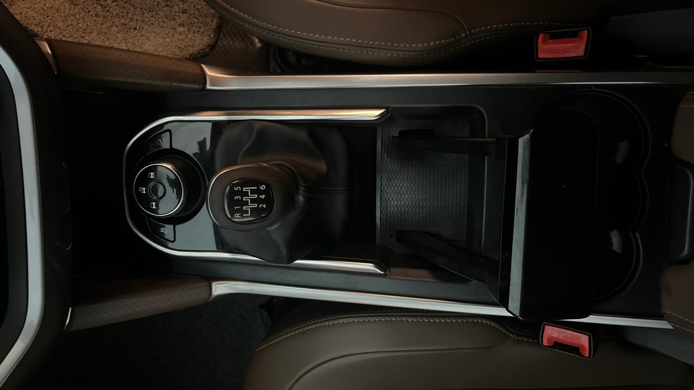2019 Tata Harrier XZ 2.0L, Diesel, Manual, 53,881 km, Gear Lever