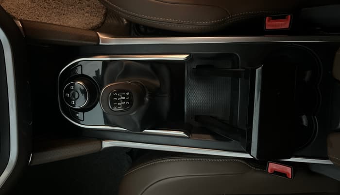 2019 Tata Harrier XZ 2.0L, Diesel, Manual, 53,881 km, Gear Lever