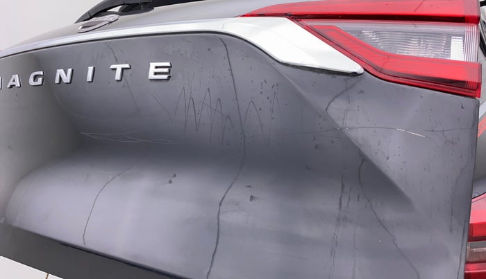 2022 Nissan MAGNITE XV RED EDITION, Petrol, Manual, 20,119 km, Dicky (Boot door) - Minor scratches