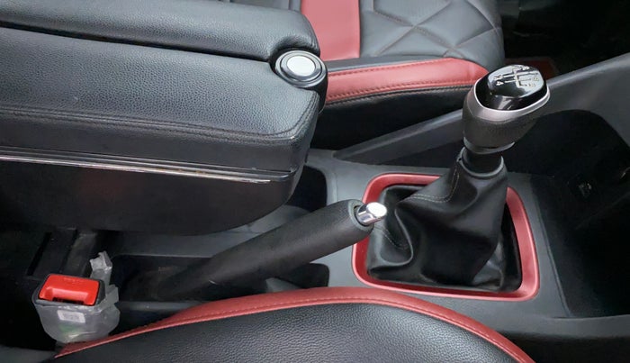 2022 Nissan MAGNITE XV RED EDITION, Petrol, Manual, 20,119 km, Gear Lever