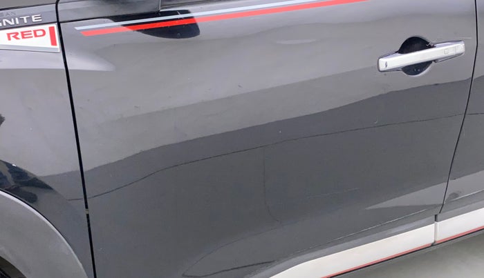 2022 Nissan MAGNITE XV RED EDITION, Petrol, Manual, 20,119 km, Front passenger door - Minor scratches