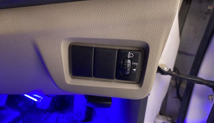 2017 Maruti Alto K10 LXI, Petrol, Manual, 32,278 km, Dashboard - Headlight height adjustment not working