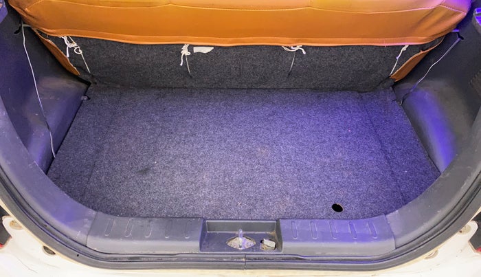 2017 Maruti Alto K10 LXI, Petrol, Manual, 32,278 km, Boot Inside