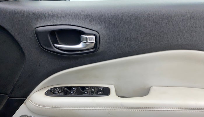 2020 Jeep Compass LONGITUDE PLUS 1.4 PETROL AT, Petrol, Automatic, 1,18,086 km, Driver Side Door Panels Control