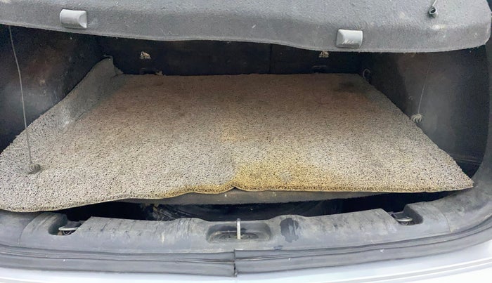 2020 Jeep Compass LONGITUDE PLUS 1.4 PETROL AT, Petrol, Automatic, 1,18,086 km, Boot Inside