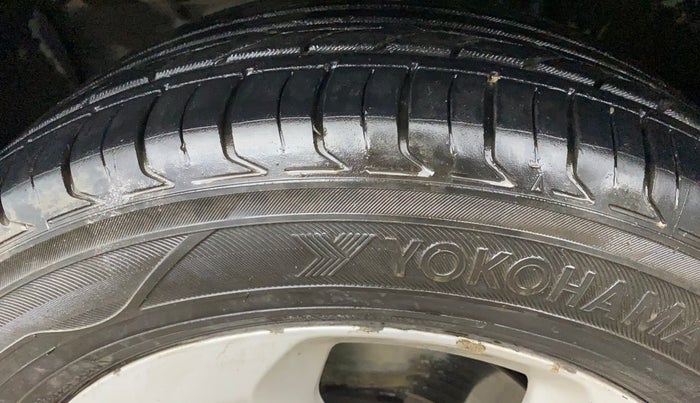 2020 Jeep Compass LONGITUDE PLUS 1.4 PETROL AT, Petrol, Automatic, 1,18,086 km, Left Front Tyre Tread