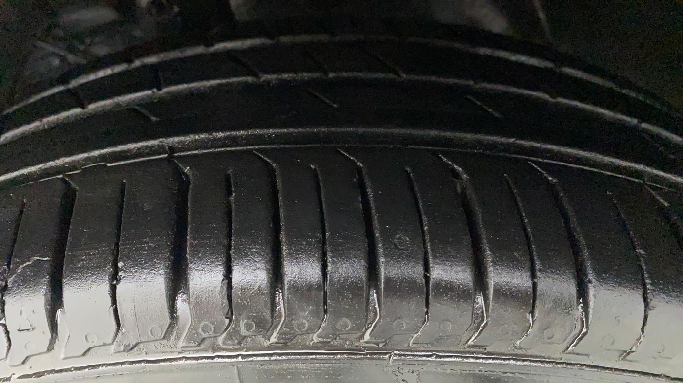 2016 Maruti Baleno DELTA CVT PETROL 1.2, Petrol, Automatic, 50,090 km, Left Front Tyre Tread