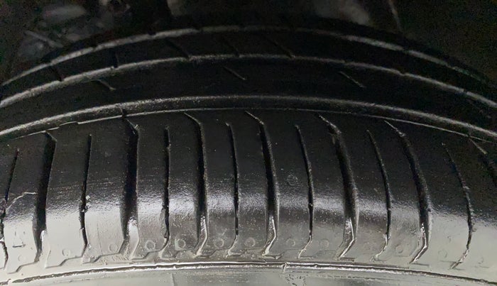 2016 Maruti Baleno DELTA CVT PETROL 1.2, Petrol, Automatic, 50,090 km, Left Front Tyre Tread