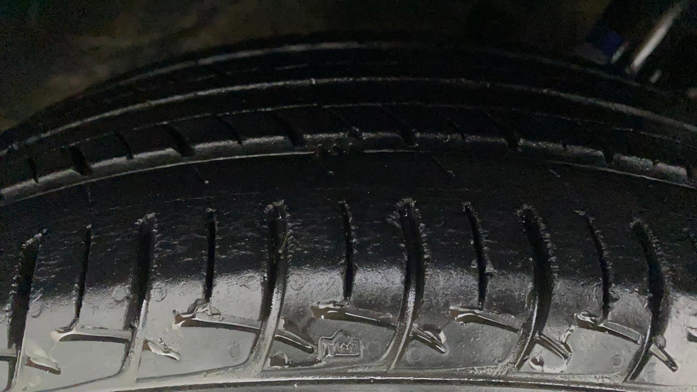 2016 Maruti Baleno DELTA CVT PETROL 1.2, Petrol, Automatic, 50,090 km, Right Front Tyre Tread
