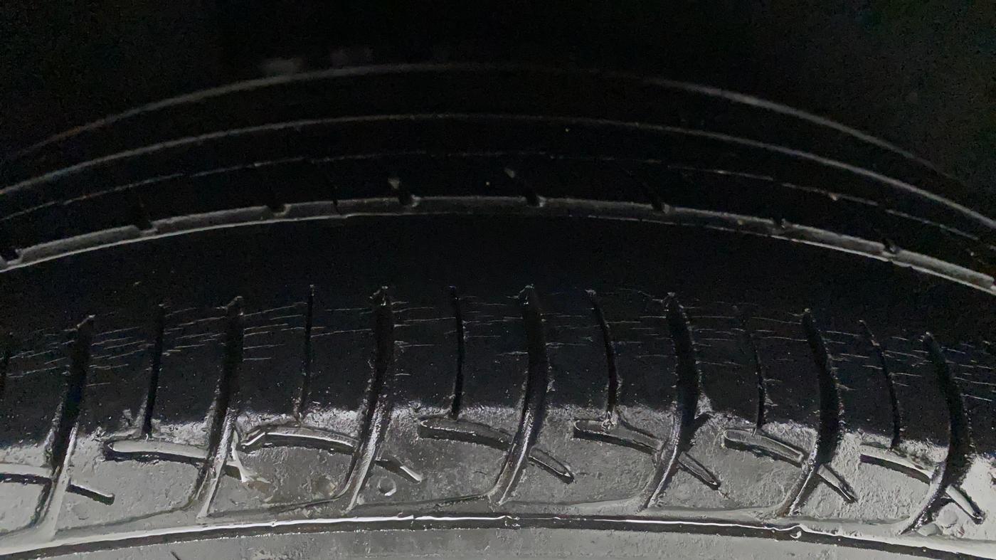 2016 Maruti Baleno DELTA CVT PETROL 1.2, Petrol, Automatic, 50,090 km, Right Rear Tyre Tread