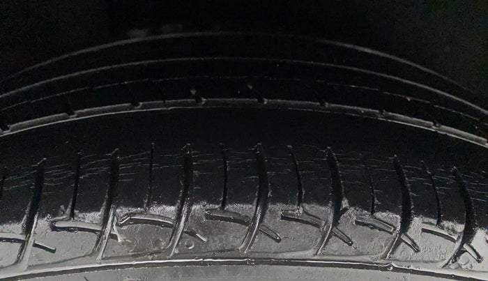 2016 Maruti Baleno DELTA CVT PETROL 1.2, Petrol, Automatic, 50,090 km, Right Rear Tyre Tread