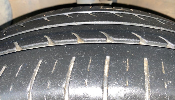 2013 Hyundai Grand i10 SPORTZ 1.2 KAPPA VTVT, Petrol, Manual, 67,397 km, Left Front Tyre Tread