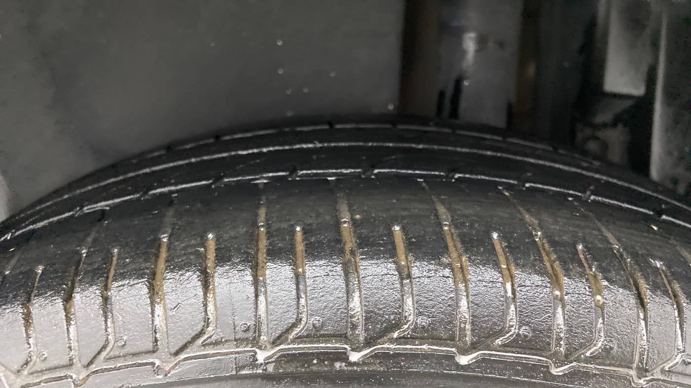 2016 Maruti Swift Dzire ZDI AMT, Diesel, Automatic, 85,948 km, Left Rear Tyre Tread