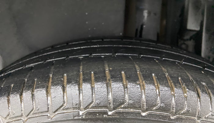2016 Maruti Swift Dzire ZDI AMT, Diesel, Automatic, 85,948 km, Left Rear Tyre Tread