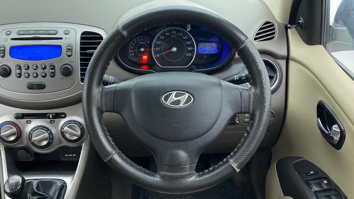 2015 Hyundai i10 SPORTZ 1.1, Petrol, Manual, 50,073 km, Steering Wheel Close Up
