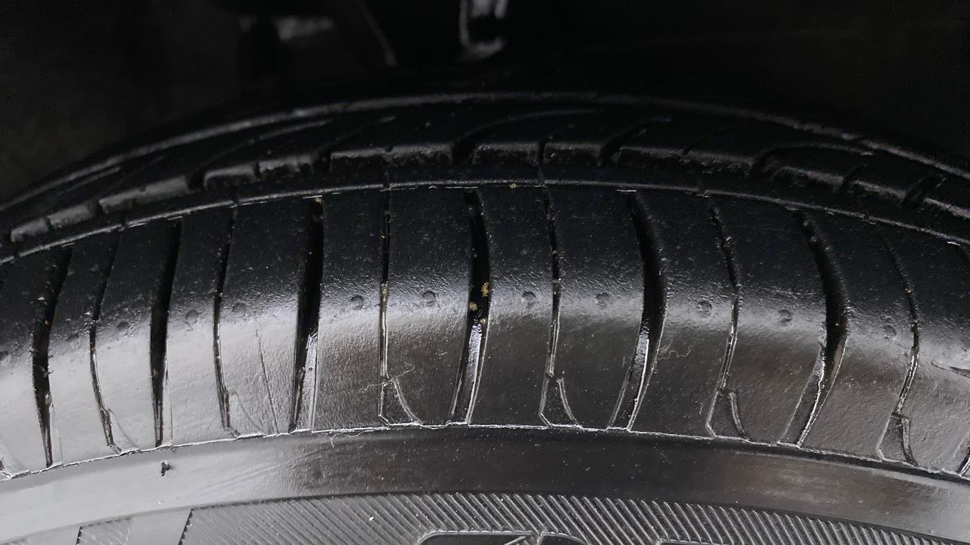 2015 Hyundai i10 SPORTZ 1.1, Petrol, Manual, 50,073 km, Right Front Tyre Tread