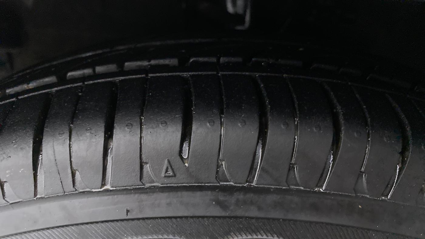 2015 Hyundai i10 SPORTZ 1.1, Petrol, Manual, 50,073 km, Left Front Tyre Tread