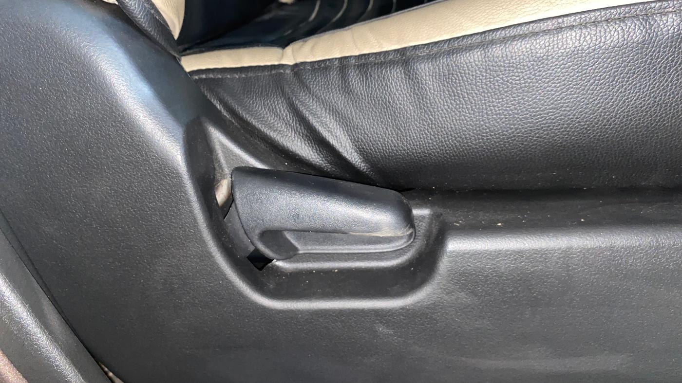 2018 Maruti Wagon R 1.0 VXI, Petrol, Manual, 8,484 km, Driver Side Adjustment Panel