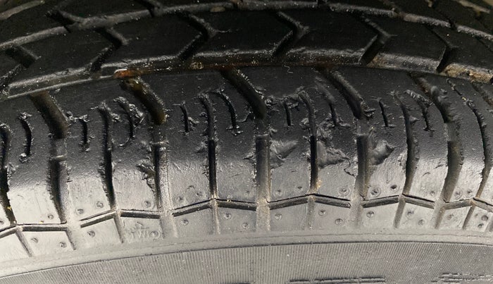 2014 Maruti Swift Dzire VXI, Petrol, Manual, 33,216 km, Left Front Tyre Tread