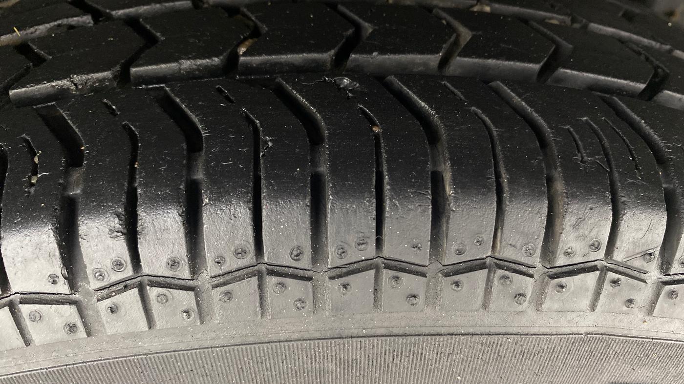 2014 Maruti Swift Dzire VXI, Petrol, Manual, 33,216 km, Left Rear Tyre Tread