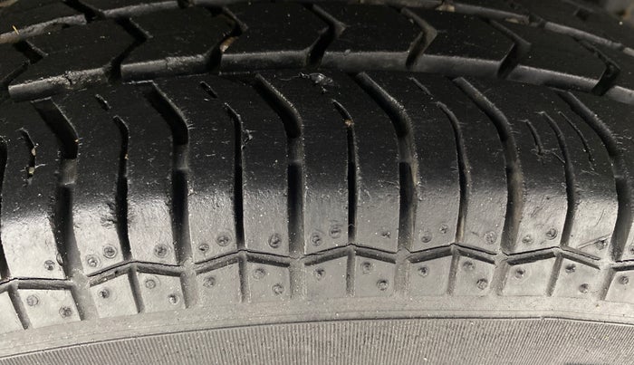 2014 Maruti Swift Dzire VXI, Petrol, Manual, 33,216 km, Left Rear Tyre Tread