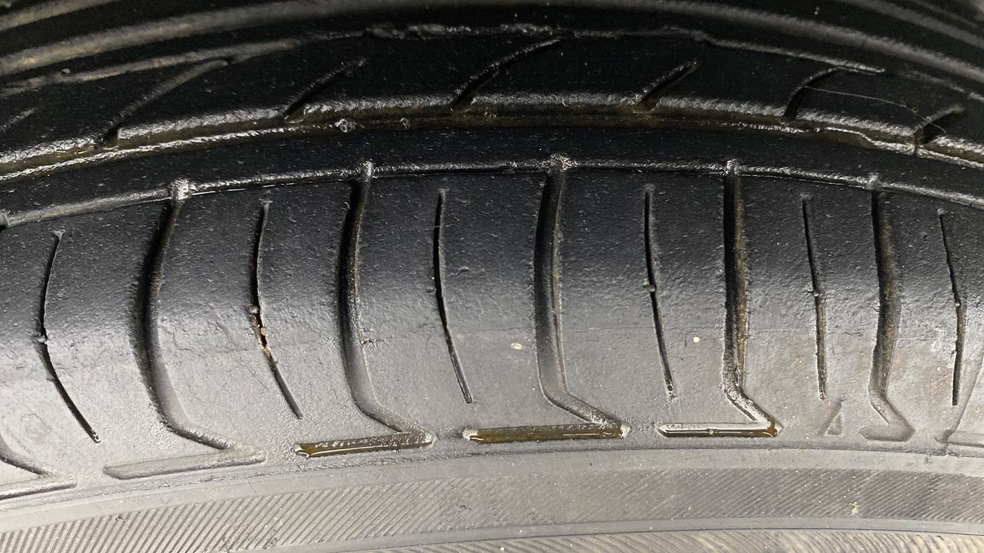 2014 Maruti Swift Dzire VXI, Petrol, Manual, 33,216 km, Right Rear Tyre Tread