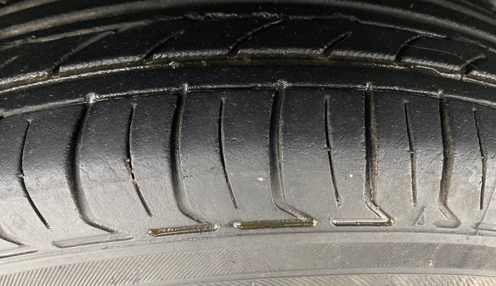 2014 Maruti Swift Dzire VXI, Petrol, Manual, 33,216 km, Right Rear Tyre Tread