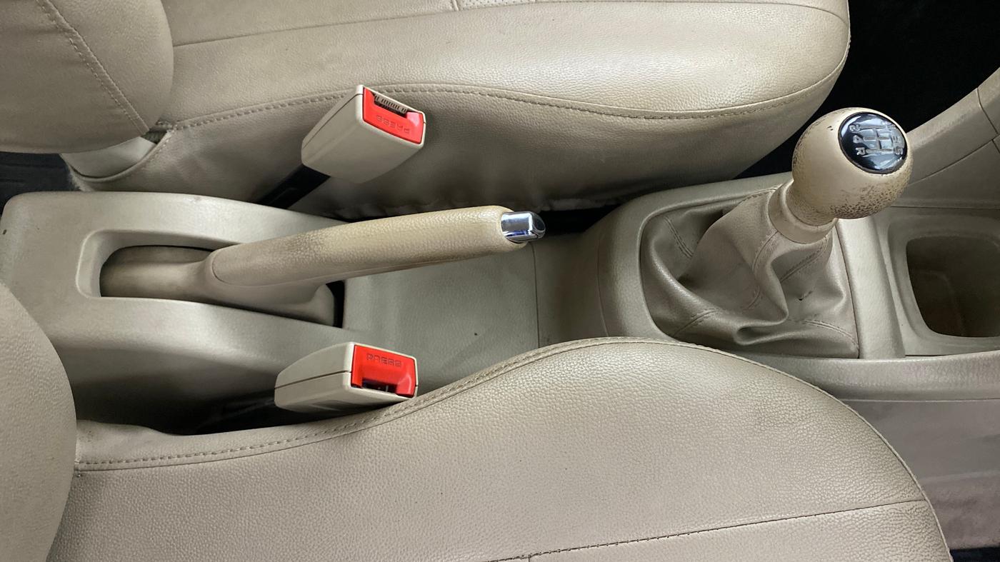 2014 Maruti Swift Dzire VXI, Petrol, Manual, 33,216 km, Gear Lever